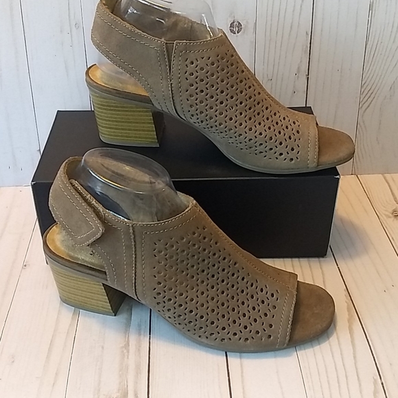 White Mountain Shoes - NWOT White Mountain Lenora Shoes